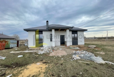 Дом 104.3кв.м, 1этаж,3комнаты.отопление,коммуникации.

